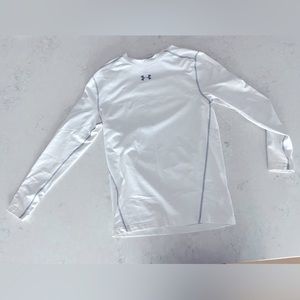 Under Armor compression shirt size XL. Like new.